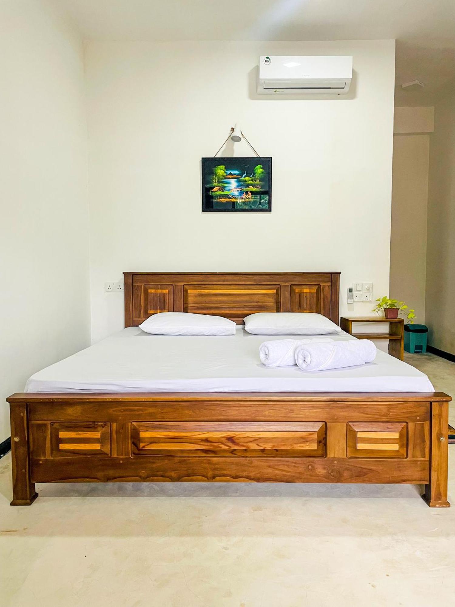 La Fiesta Bed & Breakfast Weligama Exterior foto